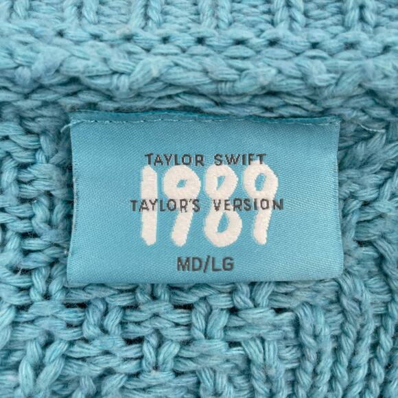Taylor Swift Blue Cable Knit Cardigan - Picture 7 of 9